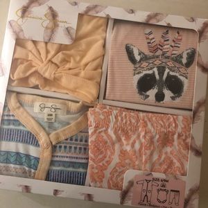 Jessica Simpson 4Piece Baby Ensemble